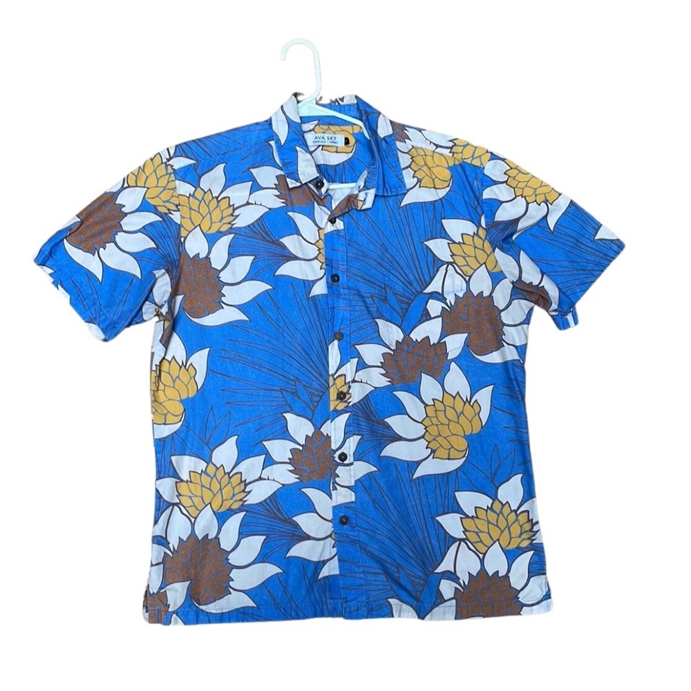 Ava sky men’s aloha shirt, size large